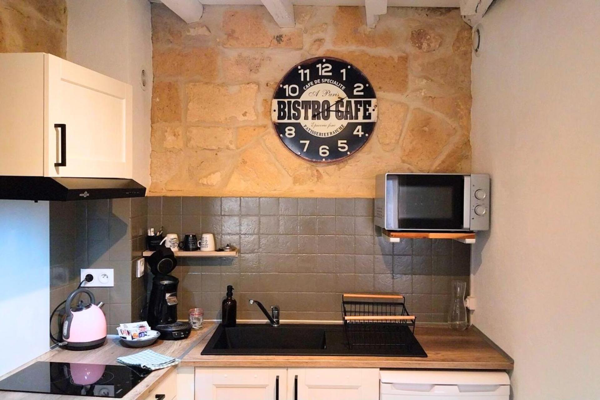 Immeuble 3 Apparts Centre Historique St Gilles Maisoncarreeconciergerie Saint-Gilles  Exterior foto